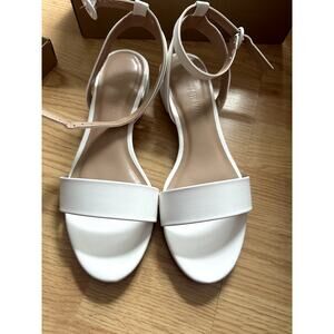 New Cushionaire White Low Block Heels - Size 8.5
